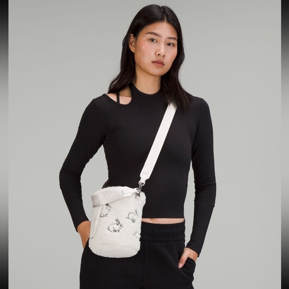 ⭐️BUNDLE⭐️Lululemon New Year (Red belt bag, Rabbit belt bag, Bucket bag & hat) - Picture 3 of 13